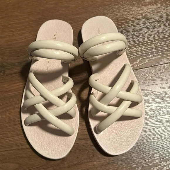 INTENTIONALLY BLANK Shoes - Intentionally Blank Flat Sandals Leather Women's Sz 6